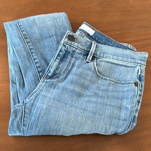 Ann Taylor LOFT Light Wash Blue Relaxed Skinny Jeans Size 0/25